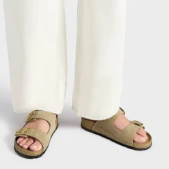 bora 2 buckles