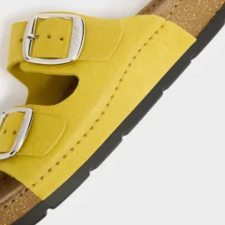 bora 2 buckles