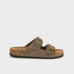 bora 2 buckles man