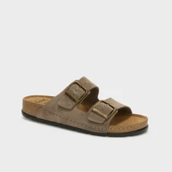 bora 2 buckles man