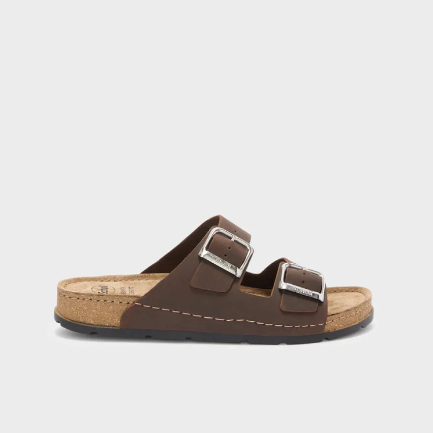 bora 2 buckles man