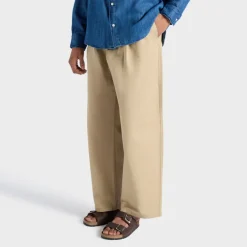 bora 2 buckles man