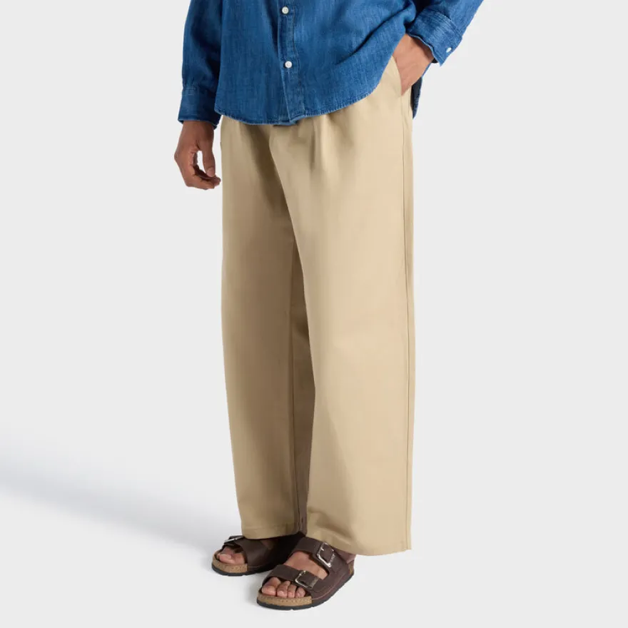 bora 2 buckles man