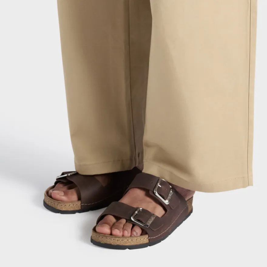 bora 2 buckles man