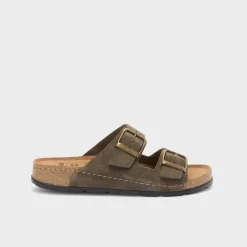 bora 2 buckles man