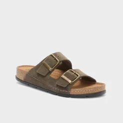 bora 2 buckles man