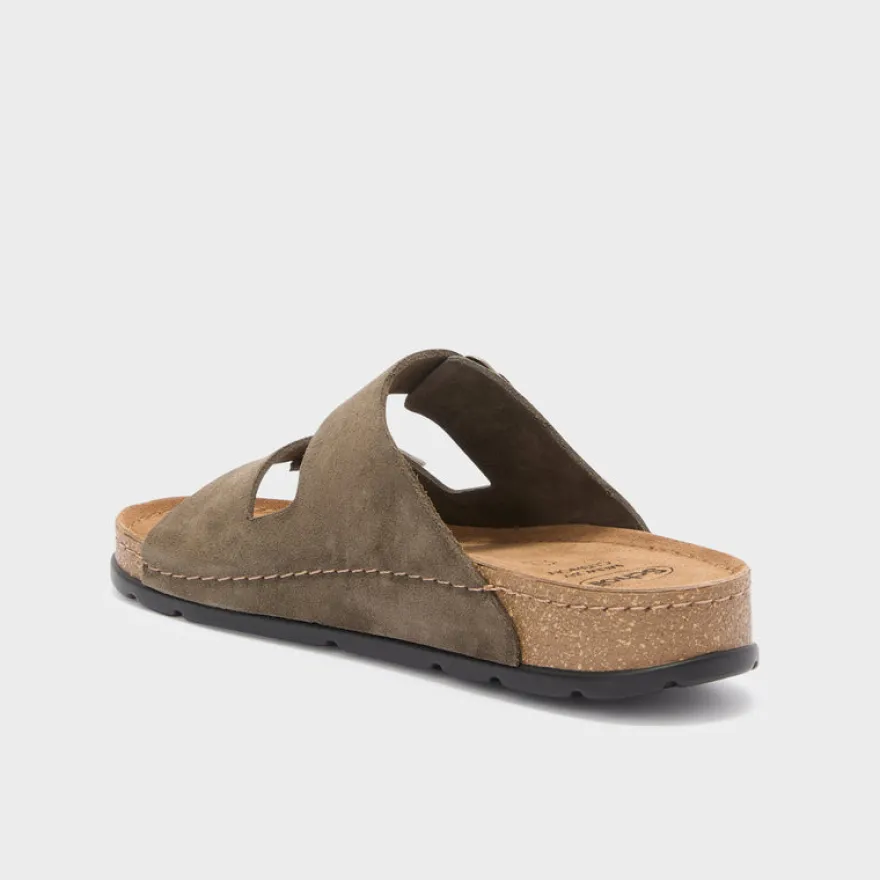 bora 2 buckles man